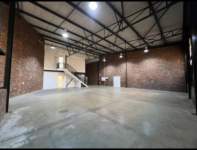 298M² WAREHOUSE TO LET IN OLIVEDALE